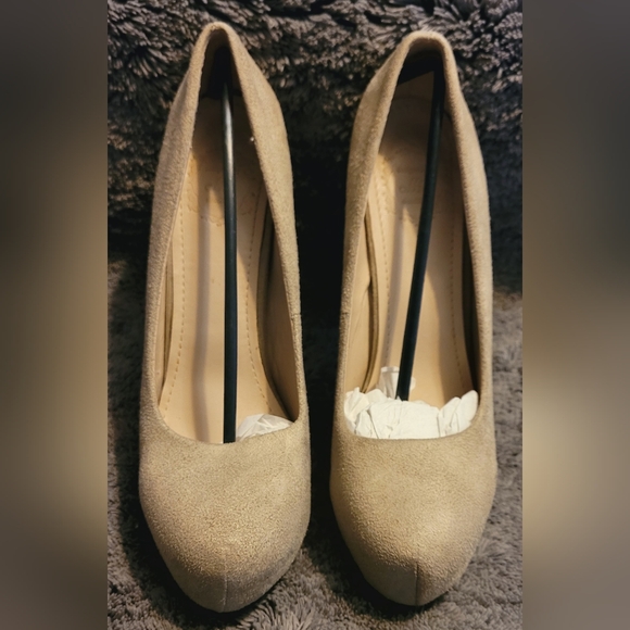 NIB Ollio Carmel Cheetah Platform Heels - Picture 2 of 4